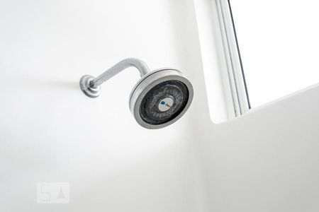 Casa à venda com 484m², 5 quartos e 3 vagasChuveiro do Banheiro da Suite 1