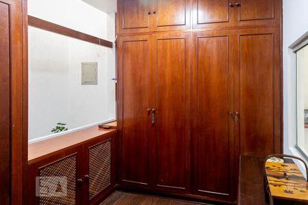 Casa à venda com 484m², 5 quartos e 3 vagasCloset