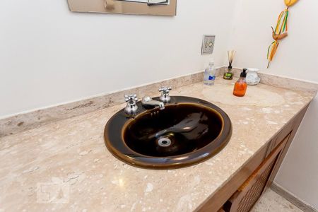 Casa à venda com 484m², 5 quartos e 3 vagasPia do Lavabo 1