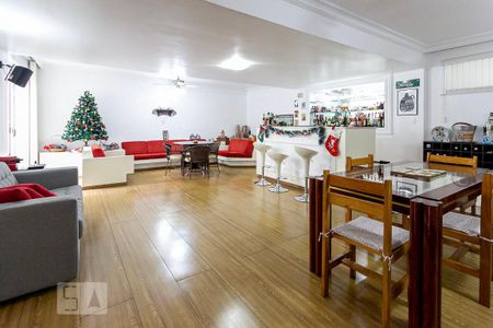 Casa à venda com 484m², 5 quartos e 3 vagasSalão de Festas