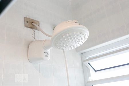 Casa à venda com 484m², 5 quartos e 3 vagasChuveiro do Banheiro da Suite 4