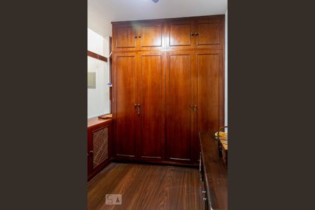Casa à venda com 484m², 5 quartos e 3 vagasCloset