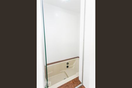 Casa à venda com 484m², 5 quartos e 3 vagasBanheira do Banheiro da Suite 3