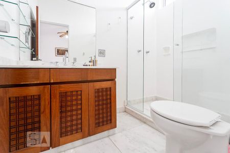 Casa à venda com 484m², 5 quartos e 3 vagasBanheiro da Suite 1