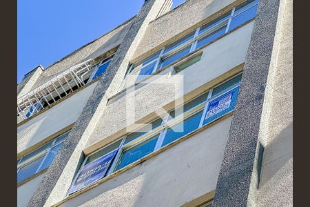 Placa de apartamento para alugar com 2 quartos, 55m² em Laranjeiras, Rio de Janeiro