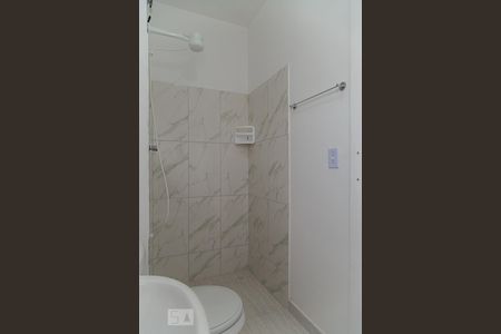 Banheiro de kitnet/studio para alugar com 1 quarto, 18m² em Jardim Oriental, São Paulo