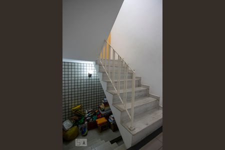 Escada de casa à venda com 4 quartos, 98m² em Vila Paiva, São Paulo