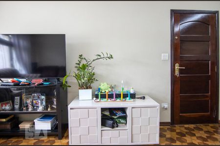 Sala de casa à venda com 4 quartos, 98m² em Vila Paiva, São Paulo