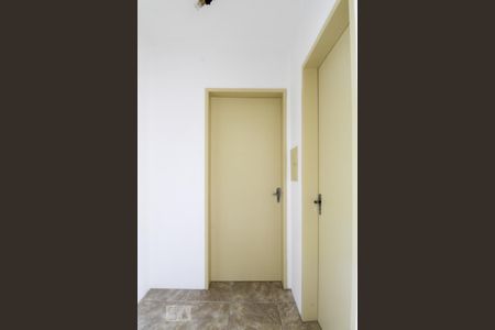 Corredor de apartamento para alugar com 1 quarto, 43m² em Cristal, Porto Alegre