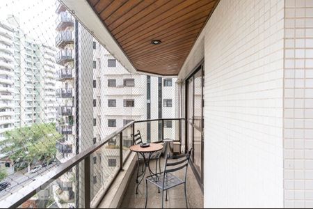 Apartamento à venda com 144m², 3 quartos e 3 vagasVaranda