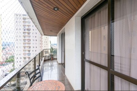 Apartamento à venda com 144m², 3 quartos e 3 vagasVaranda