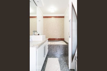 Apartamento à venda com 144m², 3 quartos e 3 vagasBanheiro da Suíte 