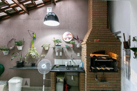 Casa à venda com 150m², 3 quartos e 2 vagas Casa à venda com 150m², 3 quartos e 2 vagasChurrasqueira