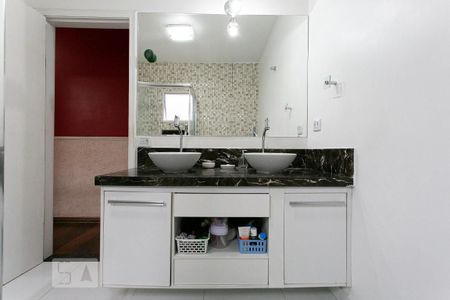Casa à venda com 150m², 3 quartos e 2 vagas Casa à venda com 150m², 3 quartos e 2 vagasBanheiro 2
