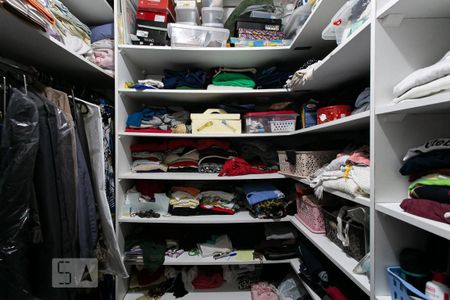 Casa à venda com 150m², 3 quartos e 2 vagas Casa à venda com 150m², 3 quartos e 2 vagasCloset do Quarto 1