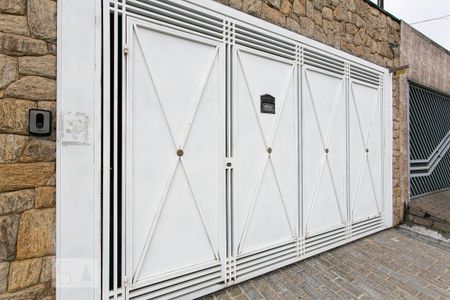 Casa à venda com 150m², 3 quartos e 2 vagas Casa à venda com 150m², 3 quartos e 2 vagasFachada