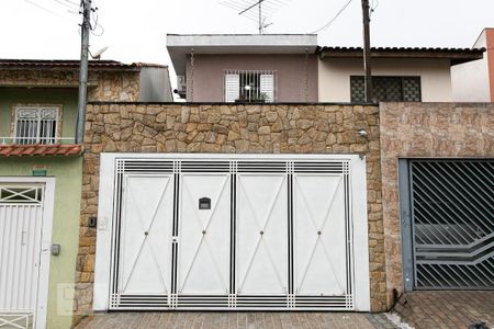 Casa à venda com 150m², 3 quartos e 2 vagas Casa à venda com 150m², 3 quartos e 2 vagasFachada