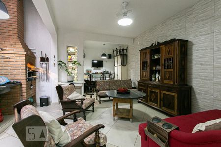 Casa à venda com 150m², 3 quartos e 2 vagas Casa à venda com 150m², 3 quartos e 2 vagasChurrasqueira