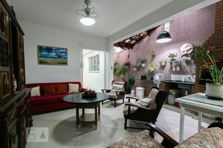 Casa à venda com 150m², 3 quartos e 2 vagas Casa à venda com 150m², 3 quartos e 2 vagasChurrasqueira