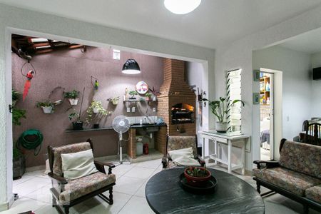 Casa à venda com 150m², 3 quartos e 2 vagas Casa à venda com 150m², 3 quartos e 2 vagasChurrasqueira