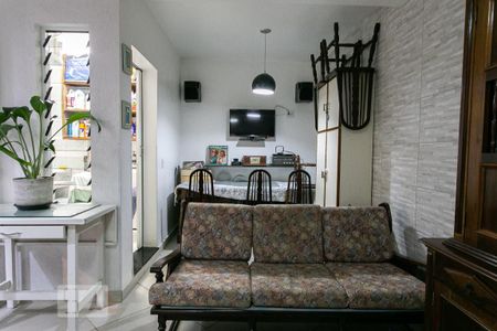 Casa à venda com 150m², 3 quartos e 2 vagas Casa à venda com 150m², 3 quartos e 2 vagasChurrasqueira