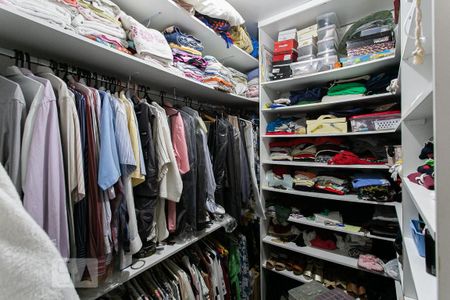 Casa à venda com 150m², 3 quartos e 2 vagas Casa à venda com 150m², 3 quartos e 2 vagasCloset do Quarto 1