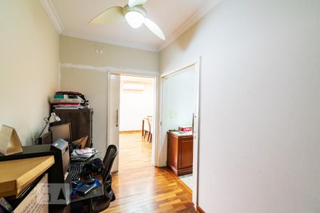 Casa à venda com 313m², 5 quartos e 4 vagas Casa à venda com 313m², 5 quartos e 4 vagasEscritório