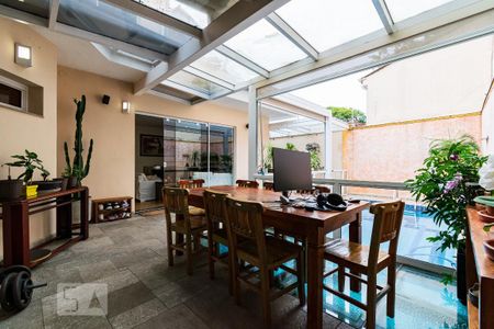 Casa à venda com 313m², 5 quartos e 4 vagas Casa à venda com 313m², 5 quartos e 4 vagasChurrasqueira