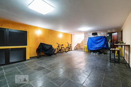 Casa à venda com 313m², 5 quartos e 4 vagas Casa à venda com 313m², 5 quartos e 4 vagasGaragem