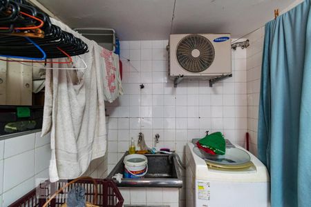 Casa à venda com 313m², 5 quartos e 4 vagas Casa à venda com 313m², 5 quartos e 4 vagasLavanderia