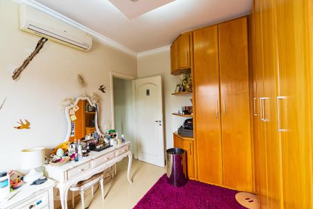 Casa à venda com 313m², 5 quartos e 4 vagas Casa à venda com 313m², 5 quartos e 4 vagasQuarto 2