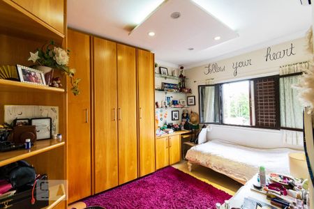 Casa à venda com 313m², 5 quartos e 4 vagas Casa à venda com 313m², 5 quartos e 4 vagasQuarto 2