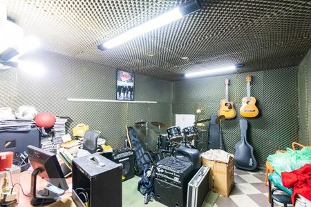 Casa à venda com 313m², 5 quartos e 4 vagas Casa à venda com 313m², 5 quartos e 4 vagasEstúdio de Música
