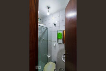 Casa à venda com 313m², 5 quartos e 4 vagas Casa à venda com 313m², 5 quartos e 4 vagasBanheiro de Serviço