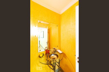 Casa à venda com 313m², 5 quartos e 4 vagas Casa à venda com 313m², 5 quartos e 4 vagasLavabo