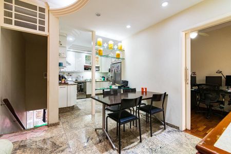 Casa à venda com 313m², 5 quartos e 4 vagas Casa à venda com 313m², 5 quartos e 4 vagasCozinha