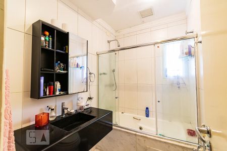 Casa à venda com 313m², 5 quartos e 4 vagas Casa à venda com 313m², 5 quartos e 4 vagasBanheiro da Suíte