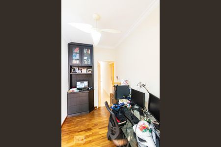 Casa à venda com 313m², 5 quartos e 4 vagas Casa à venda com 313m², 5 quartos e 4 vagasEscritório