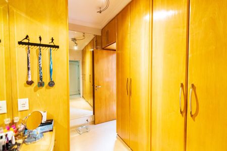 Casa à venda com 313m², 5 quartos e 4 vagas Casa à venda com 313m², 5 quartos e 4 vagasSuíte