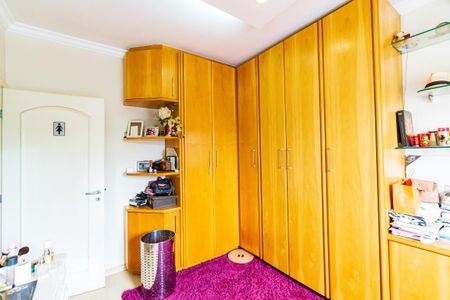 Casa à venda com 313m², 5 quartos e 4 vagas Casa à venda com 313m², 5 quartos e 4 vagasQuarto 2