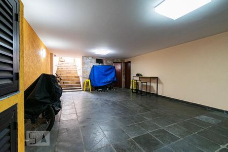 Casa à venda com 313m², 5 quartos e 4 vagas Casa à venda com 313m², 5 quartos e 4 vagasGaragem