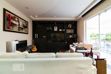 Casa à venda com 313m², 5 quartos e 4 vagas Casa à venda com 313m², 5 quartos e 4 vagasSala