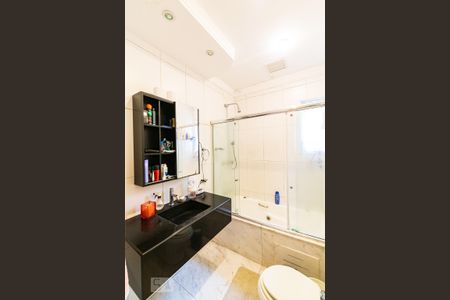 Casa à venda com 313m², 5 quartos e 4 vagas Casa à venda com 313m², 5 quartos e 4 vagasBanheiro da Suíte