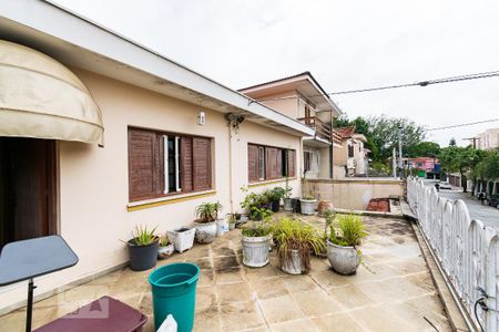 Casa à venda com 313m², 5 quartos e 4 vagas Casa à venda com 313m², 5 quartos e 4 vagasVaranda