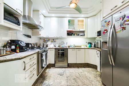 Casa à venda com 313m², 5 quartos e 4 vagas Casa à venda com 313m², 5 quartos e 4 vagasCozinha