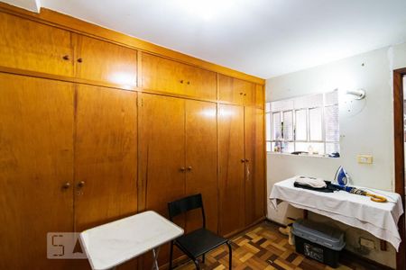 Casa à venda com 313m², 5 quartos e 4 vagas Casa à venda com 313m², 5 quartos e 4 vagasQuarto de Serviço