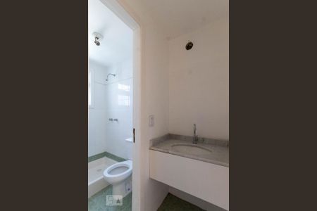 Banheiro da Suíte de casa de condomínio para alugar com 3 quartos, 92m² em Tristeza, Porto Alegre