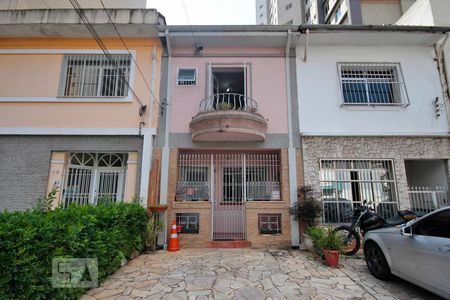 Casa à venda com 115m², 2 quartos e 2 vagasFachada