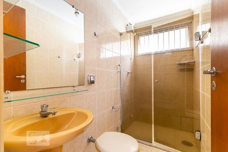 Banheiro da suíte de apartamento à venda com 1 quarto, 40m² em Cambuí, Campinas
