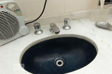 Casa à venda com 220m², 3 quartos e 3 vagas Casa à venda com 220m², 3 quartos e 3 vagasBanheiro da Suíte